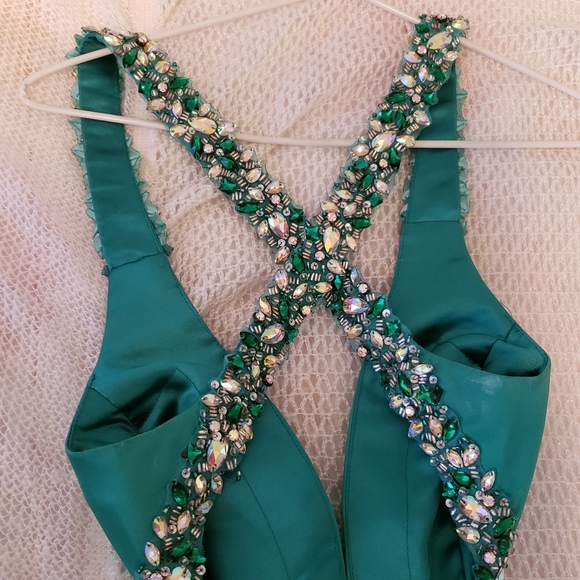 Gigi Emerald Gown - Picture 2 of 6
